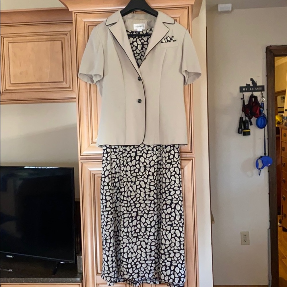 Beautiful black & tan dress EUC-Size 14